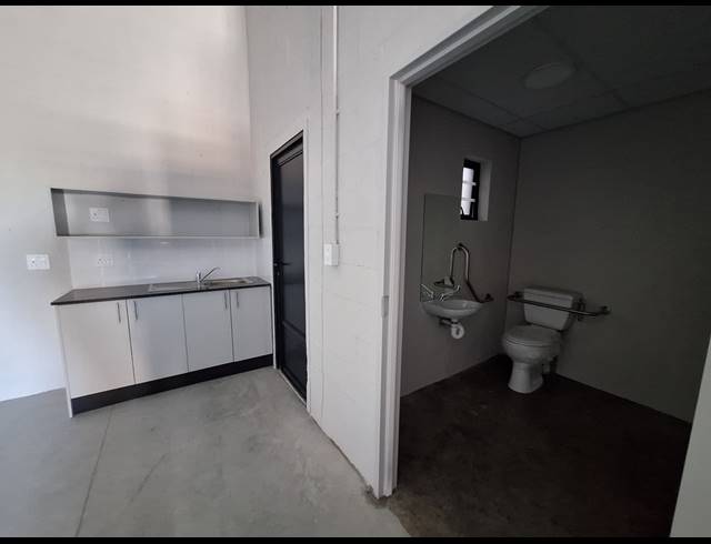 110M² WAREHOUSE TO LET IN MILNERTON CENTRAL